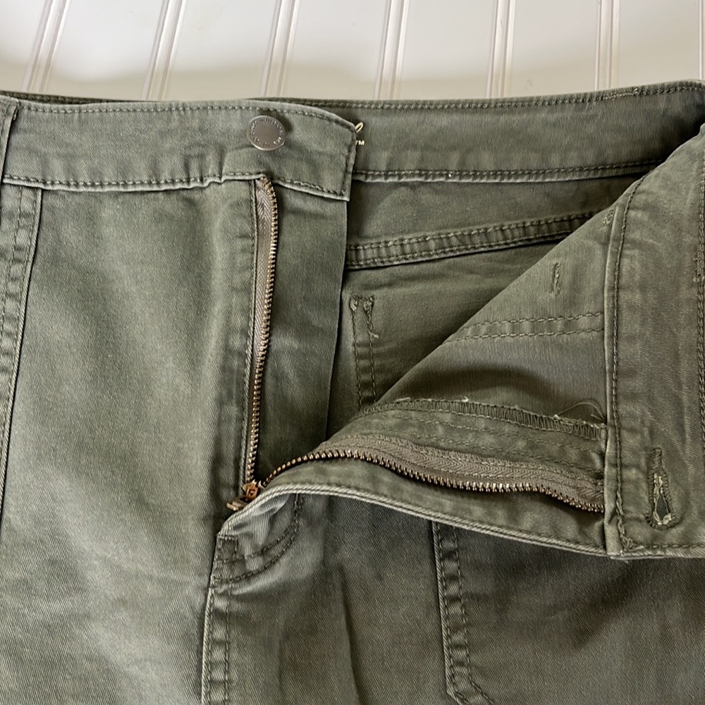 5/$25 SALE Universal Thread Mini Cut Off Skirt Women’s Sz 10 army green EUC - Picture 6 of 8
